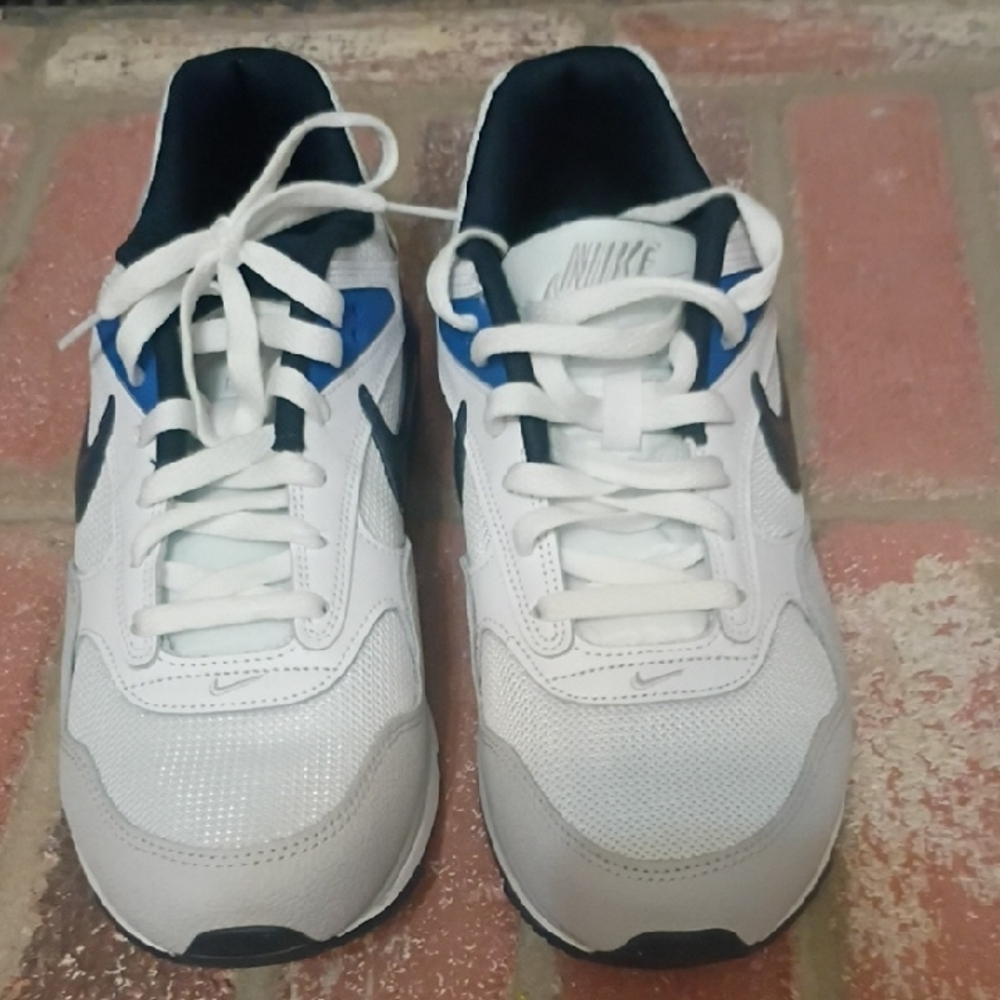 Nike Air Max White and Black Sneakers with Blue Accents - Picture 2 of 7